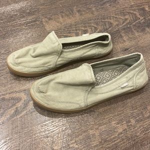 Sanuk army green canvas shoe size 8.5